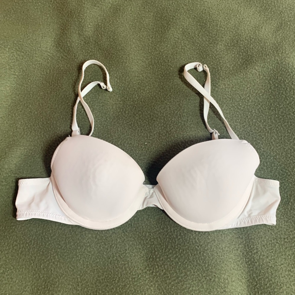 Pink Victoria’s Secret white and pink T-Shirt Demi bra. Never worn. Size 34AA.